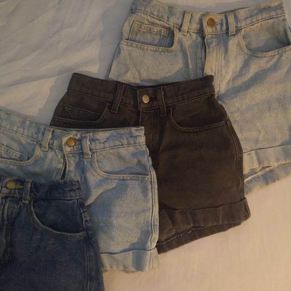 4 High waisted  shorts bundle - Picture 2 of 7